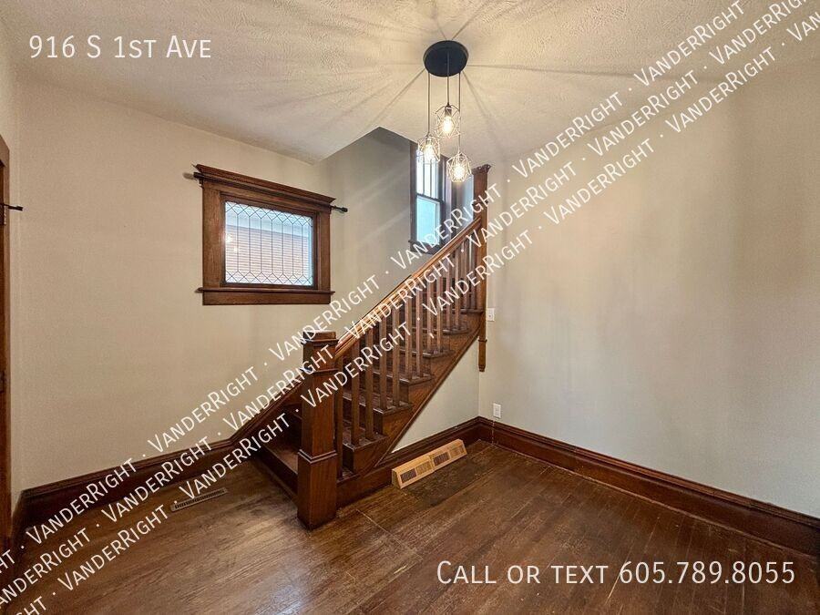 916 S 1st Ave - Photo 4 of 29