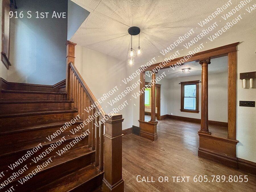 916 S 1st Ave - Photo 5 of 29