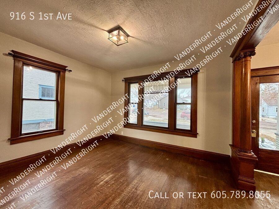 916 S 1st Ave - Photo 6 of 29