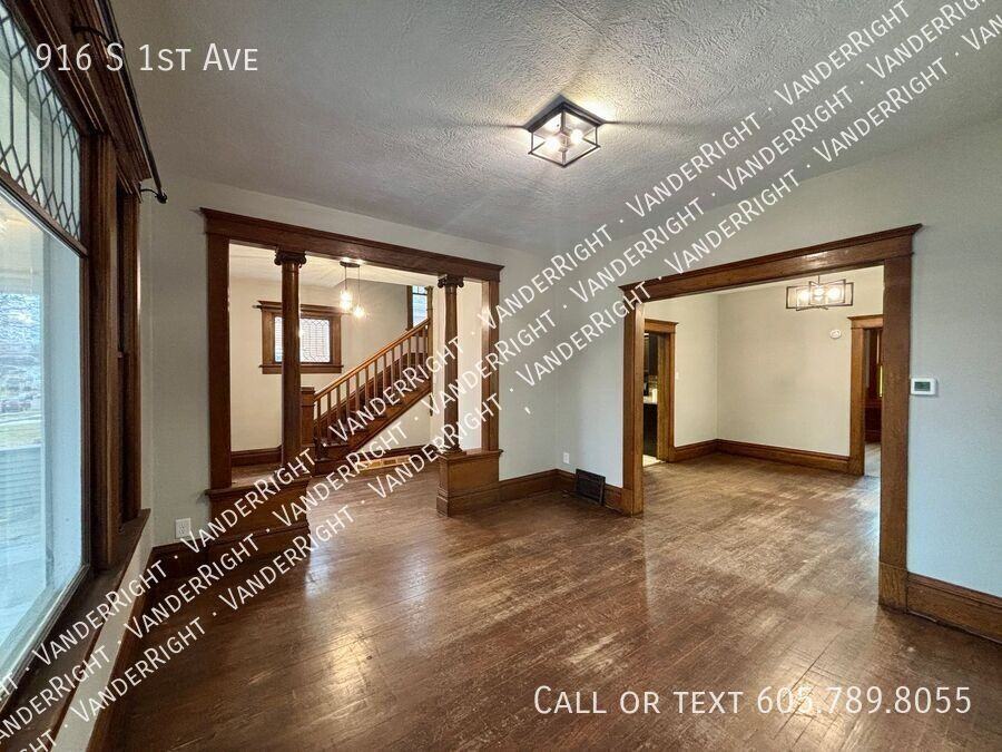 916 S 1st Ave - Photo 7 of 29