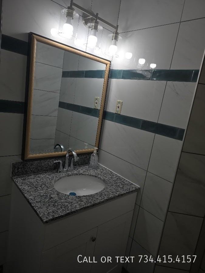 502 Benjamin St - Photo 5 of 47