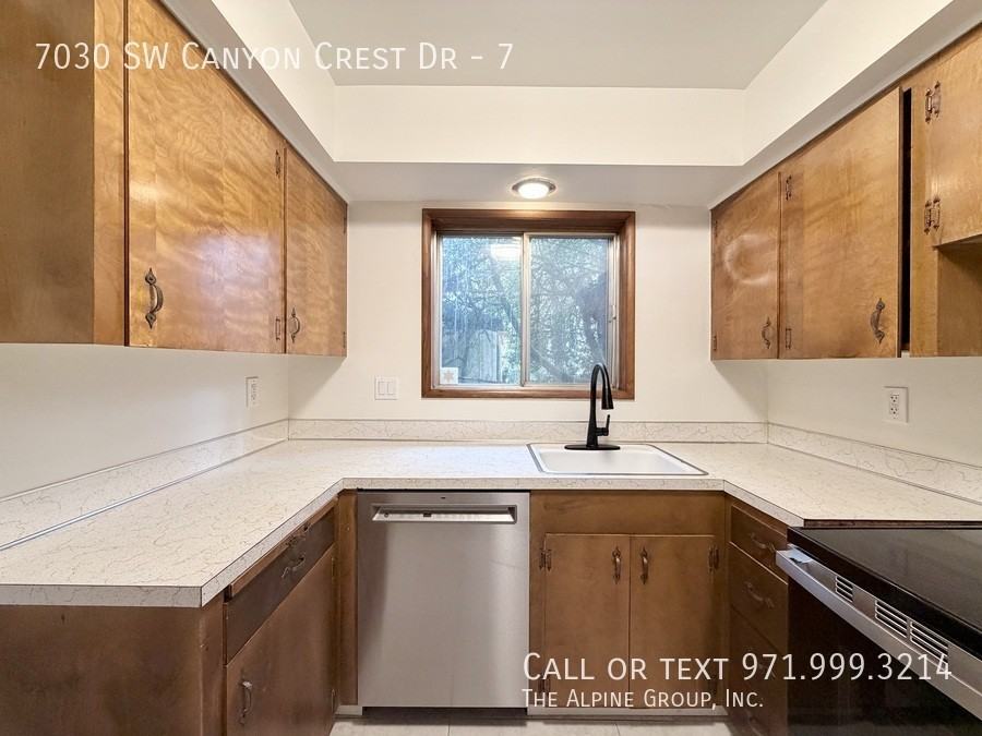 7030 Sw Canyon Crst #7 - Photo 7 of 24