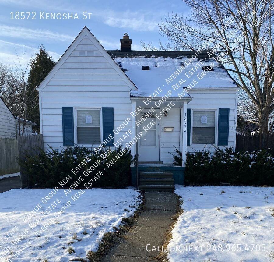 18572 Kenosha St - Photo 2 of 12
