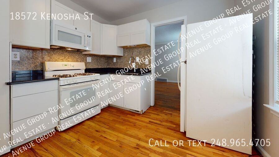 18572 Kenosha St - Photo 3 of 12