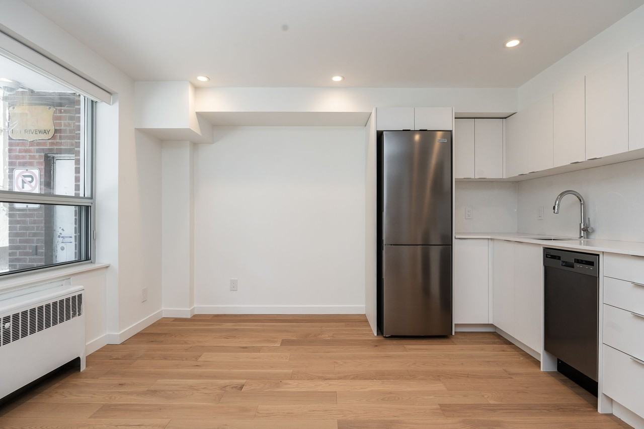 99 Tyndall Avenue - Photo 4 of 50