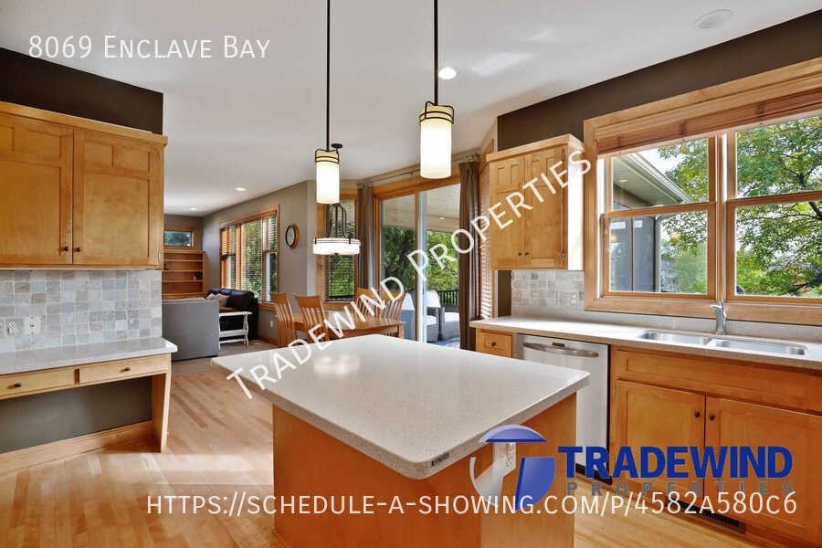 8069 Enclave Bay - Photo 3 of 50