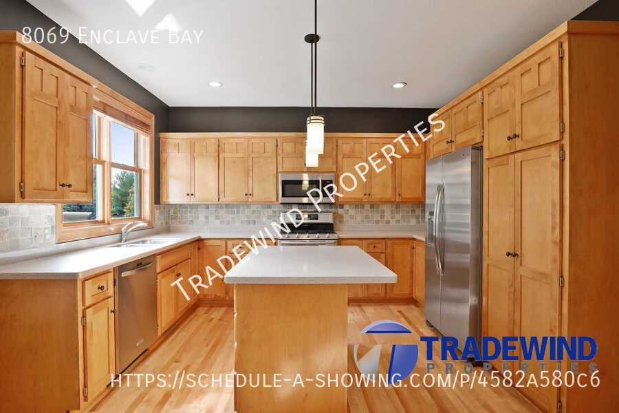 8069 Enclave Bay - Photo 4 of 50