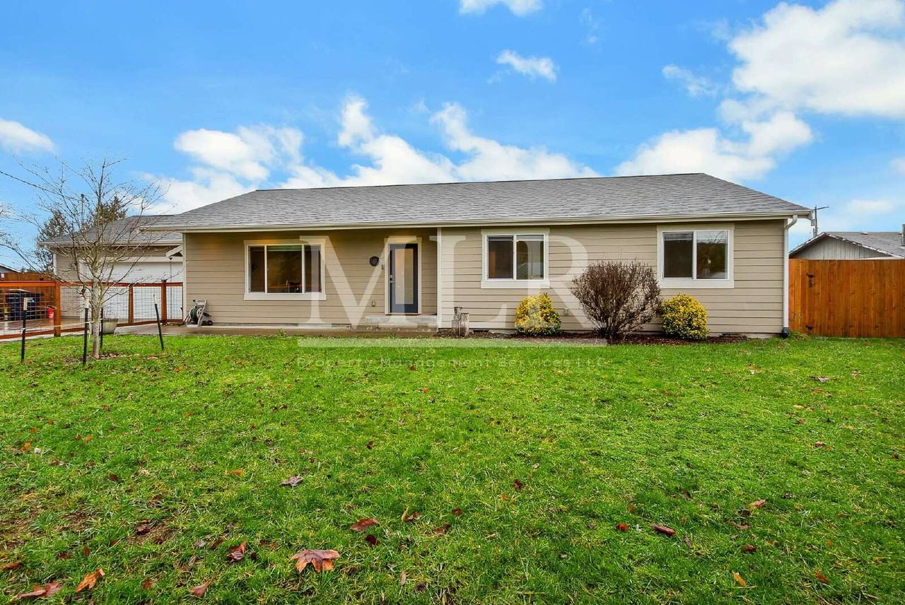 181 Coal Ave - Photo 2 of 23