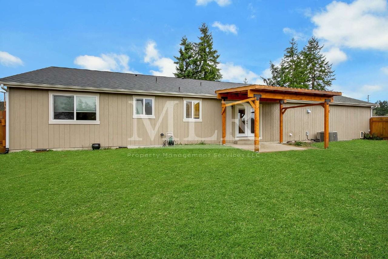 181 Coal Ave - Photo 4 of 23