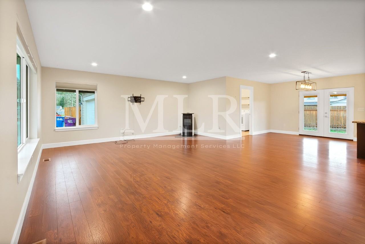 181 Coal Ave - Photo 5 of 23