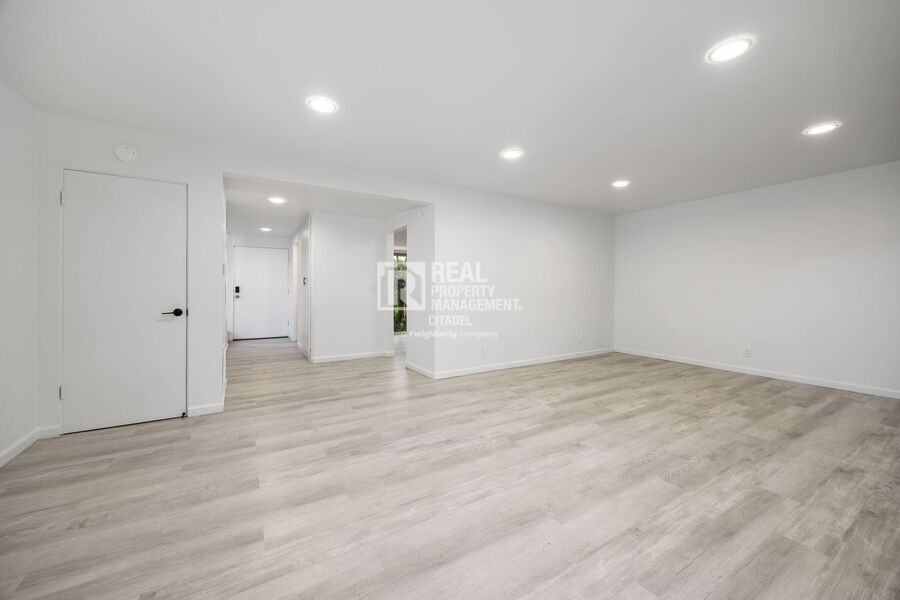 963 Glencliff St - Photo 3 of 25