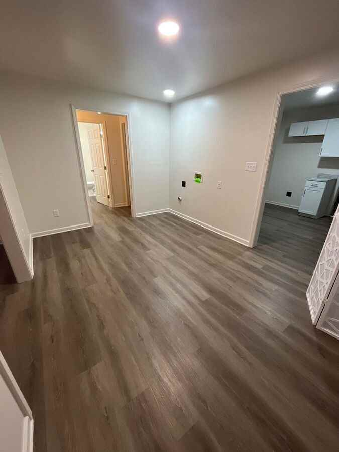 749 Columbia St - Photo 4 of 9