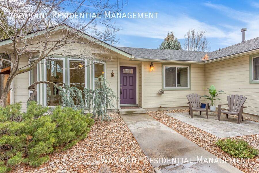 4943 W Catalpa Dr - Photo 3 of 31