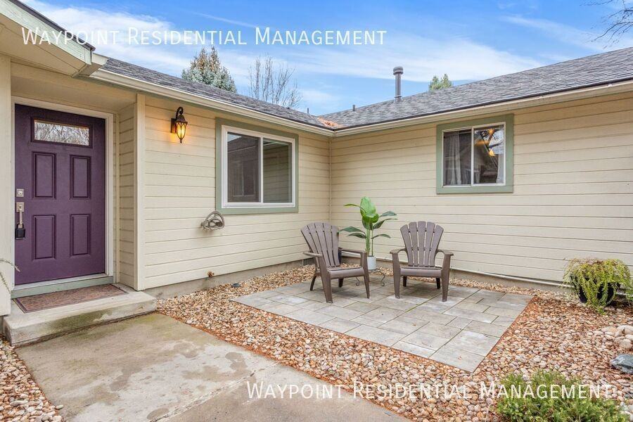 4943 W Catalpa Dr - Photo 4 of 31