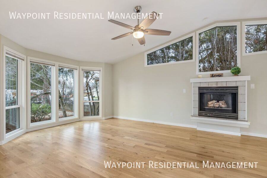 4943 W Catalpa Dr - Photo 6 of 31