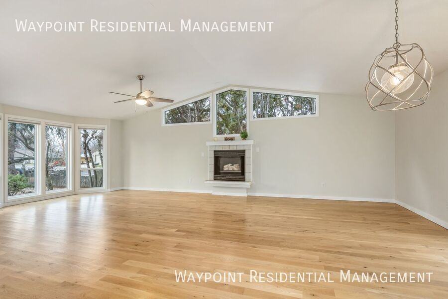 4943 W Catalpa Dr - Photo 7 of 31