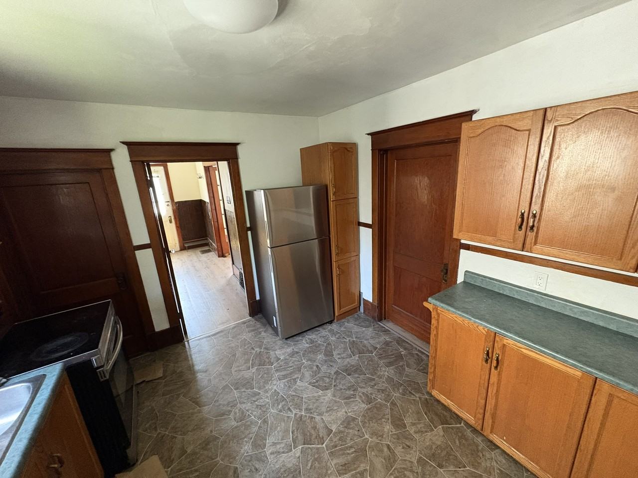 219 Colborne St - Photo 3 of 21