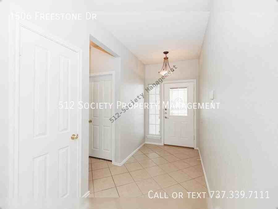 1506 Freestone Dr - Photo 3 of 20