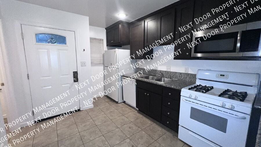 1116 Evelyn Ln #B - Photo 2 of 17