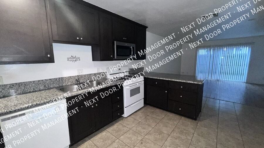 1116 Evelyn Ln #B - Photo 3 of 17