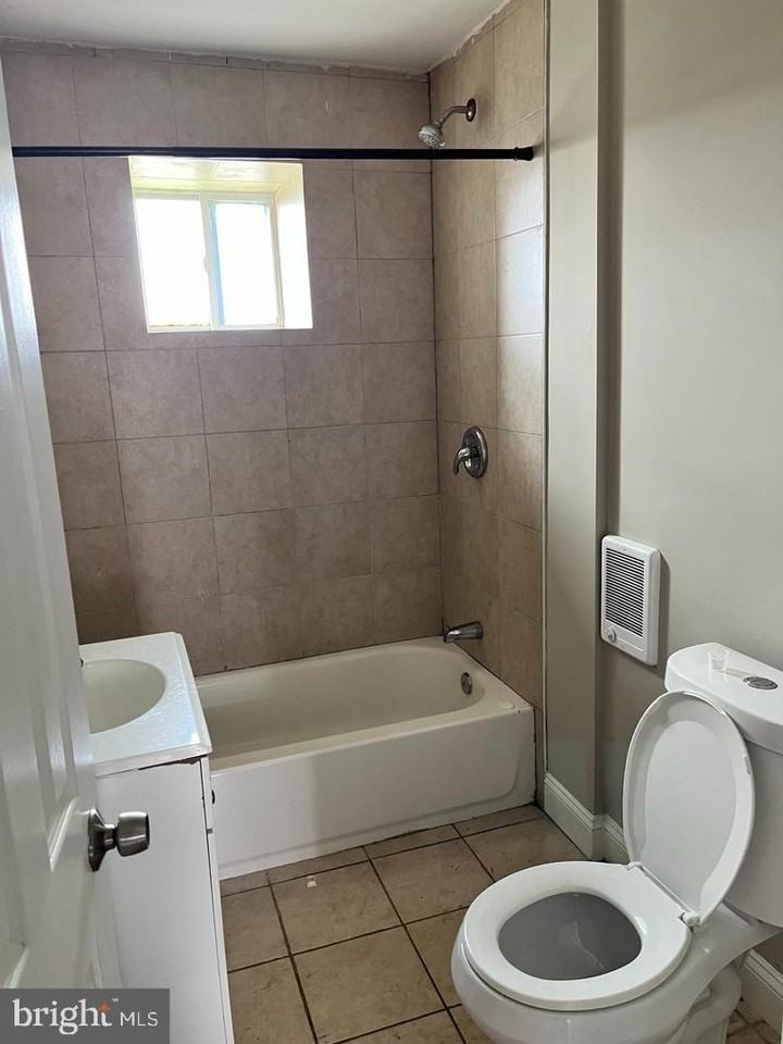 6171 Glenmore Ave - Photo 3 of 6