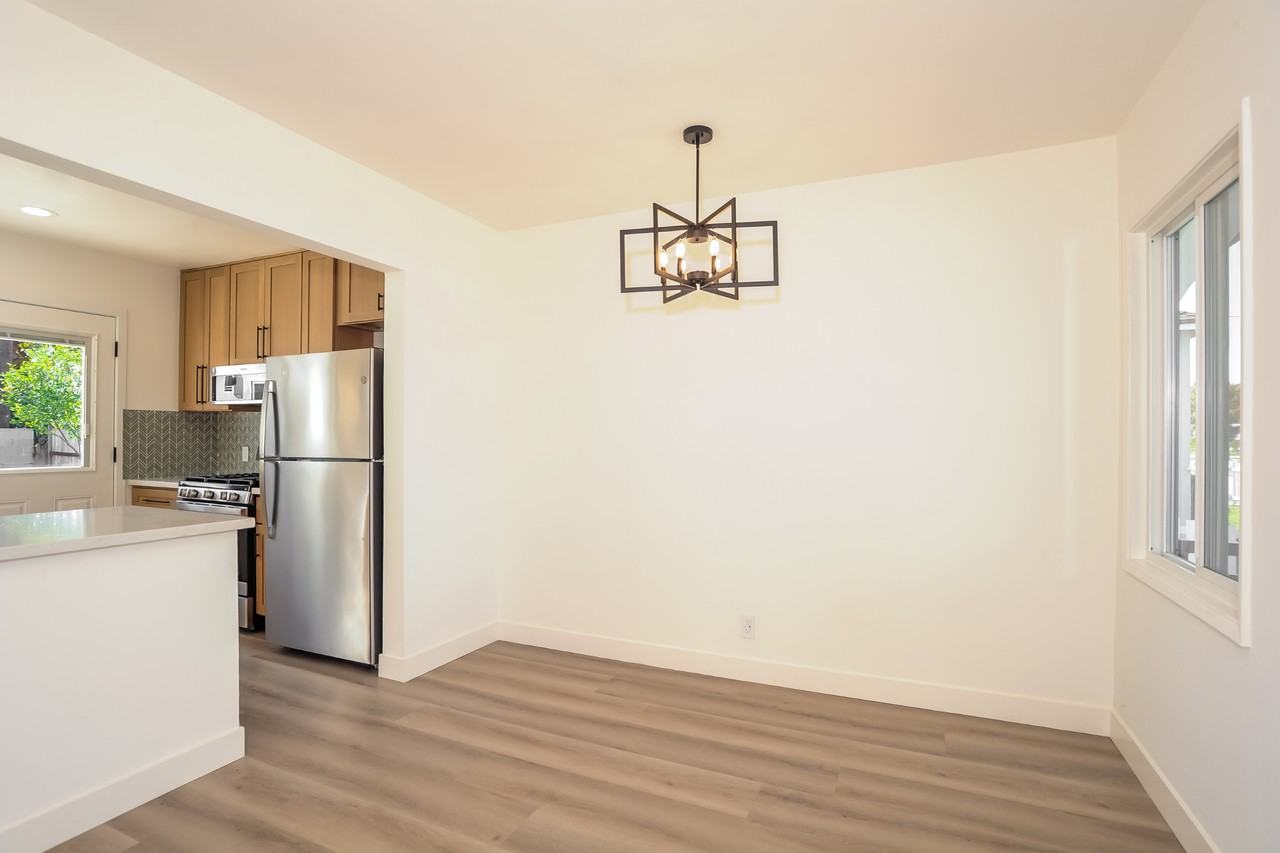 5826 Jamieson Ave - Photo 4 of 16