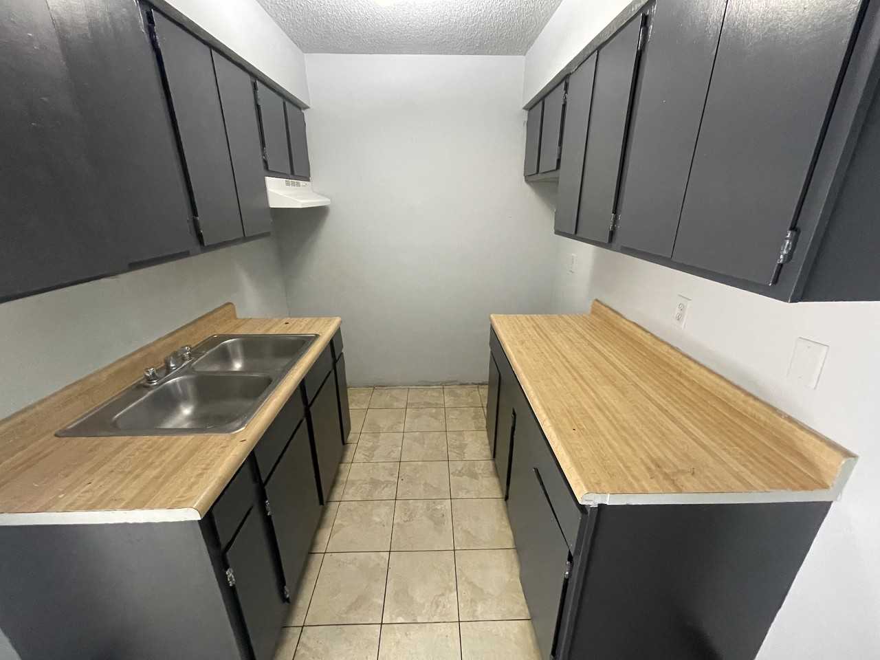 111 Fairweight Ave Apt 2 - Photo 3 of 9