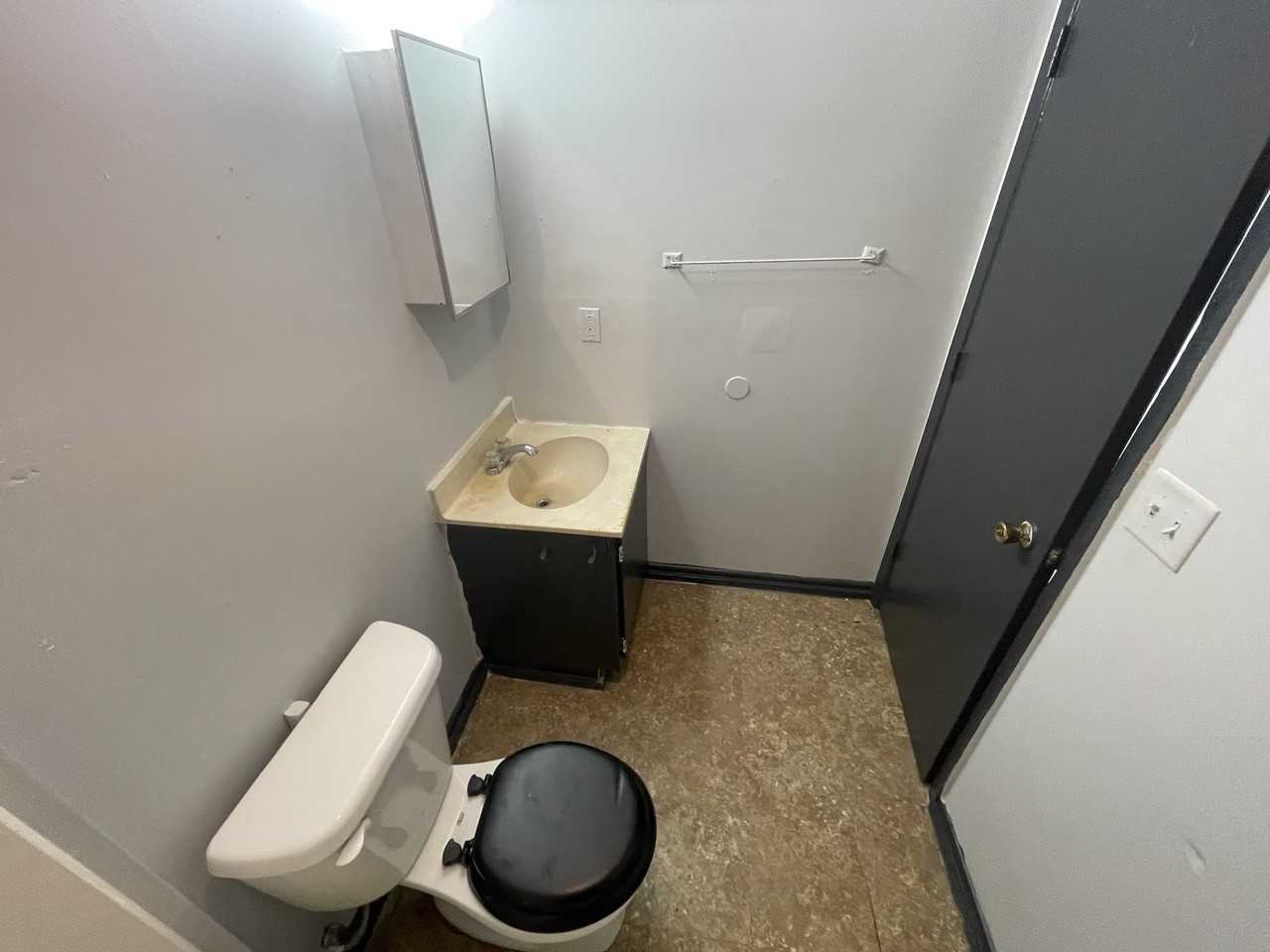 111 Fairweight Ave Apt 2 - Photo 5 of 9