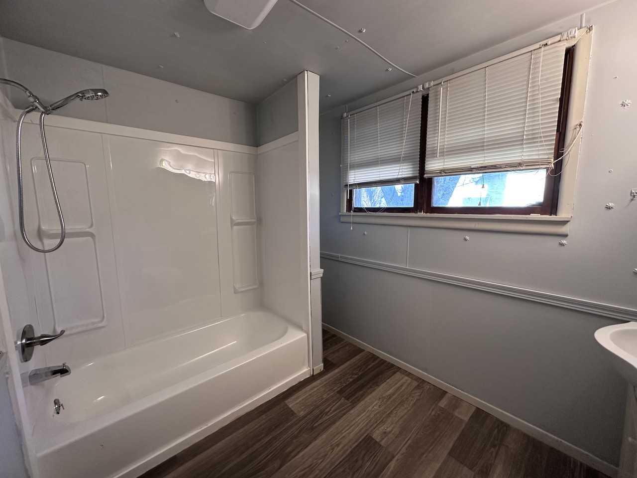 1205 Marion St - Photo 4 of 11