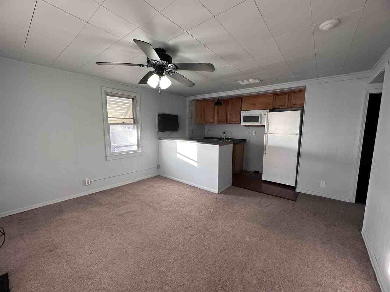 1205 Marion St - Photo 6 of 11