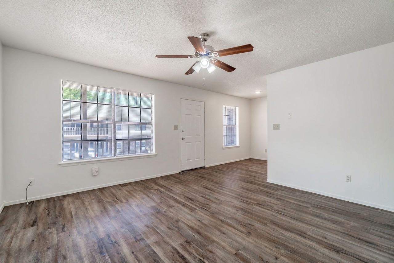 2020 Baldwin St #9 - Photo 4 of 12