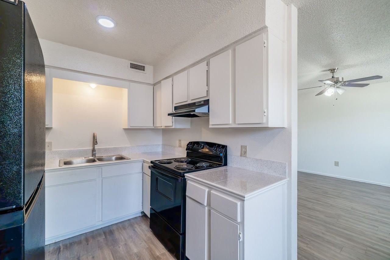 2020 Baldwin St #9 - Photo 6 of 12