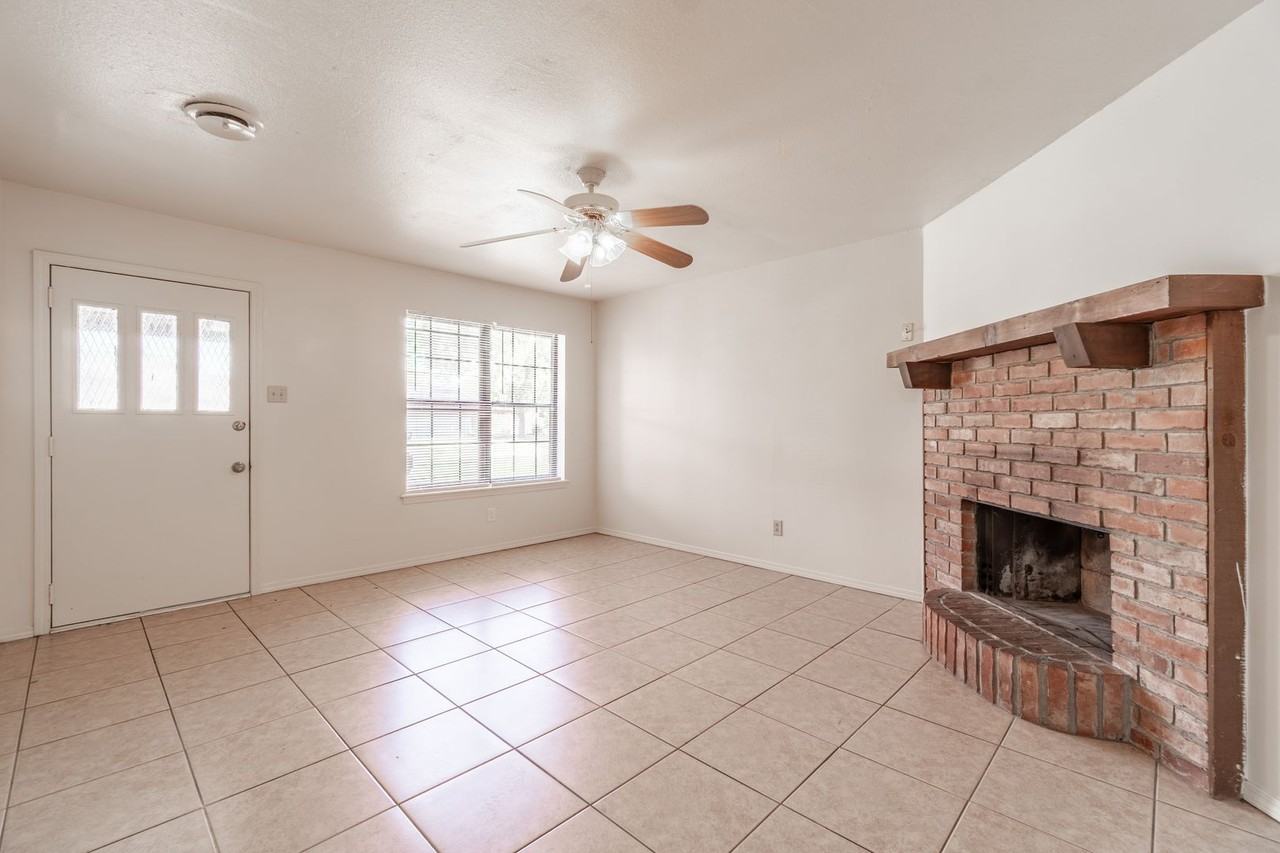 6826 Jackson St - Photo 2 of 13