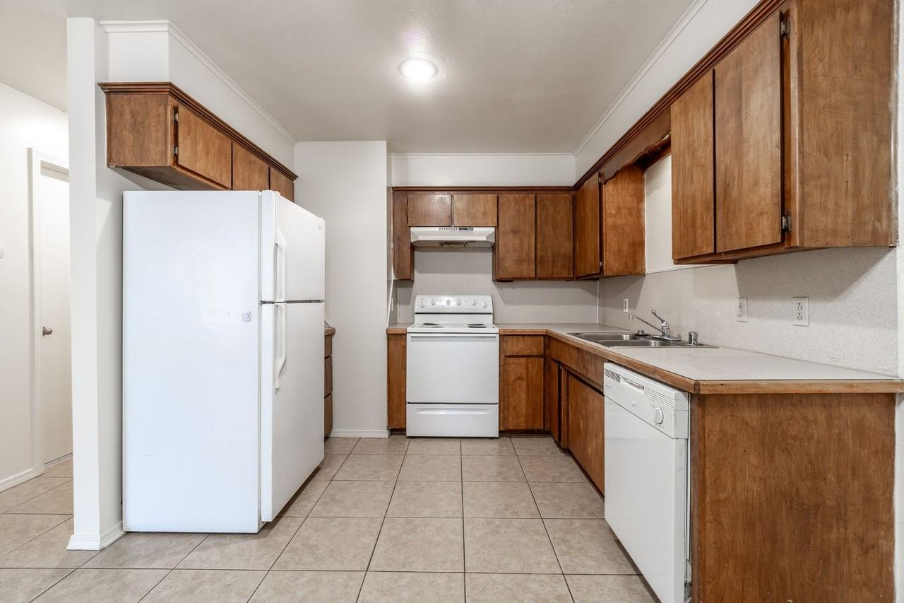 6826 Jackson St - Photo 6 of 13