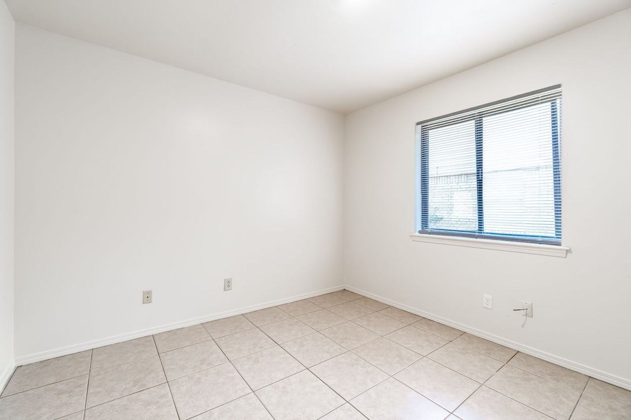 6826 Jackson St - Photo 7 of 13