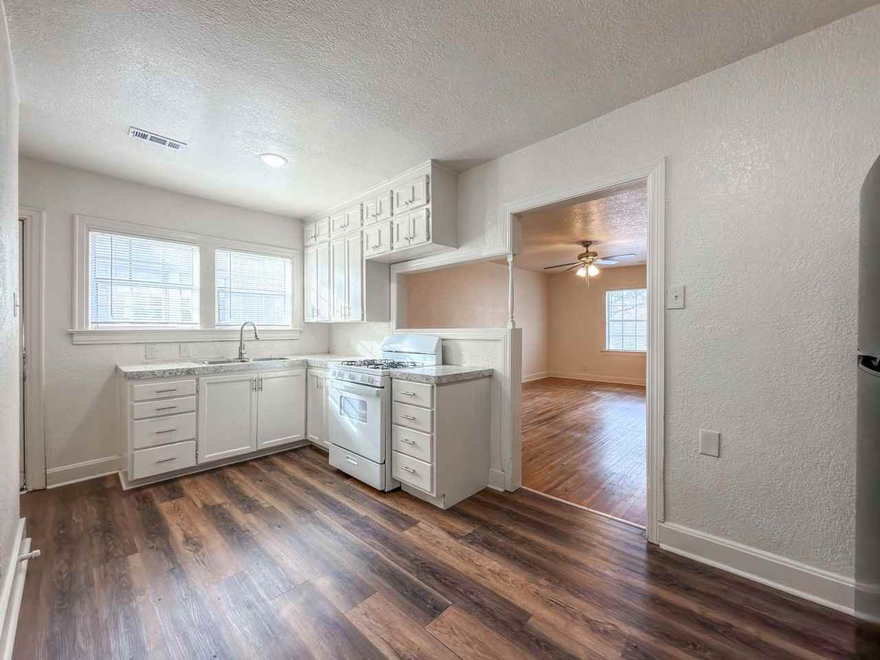 1021 S 25th St - Photo 4 of 15