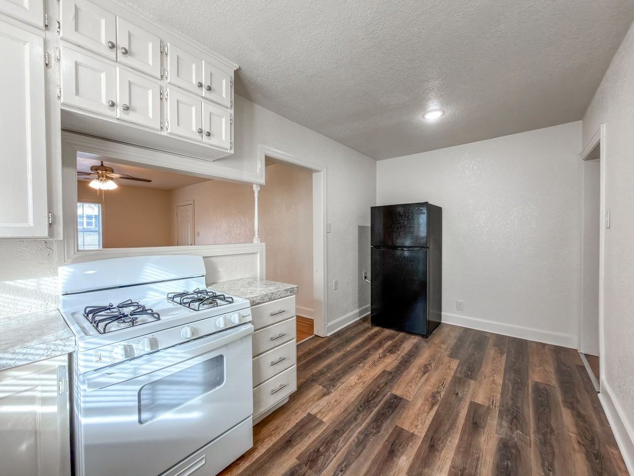 1021 S 25th St - Photo 6 of 15