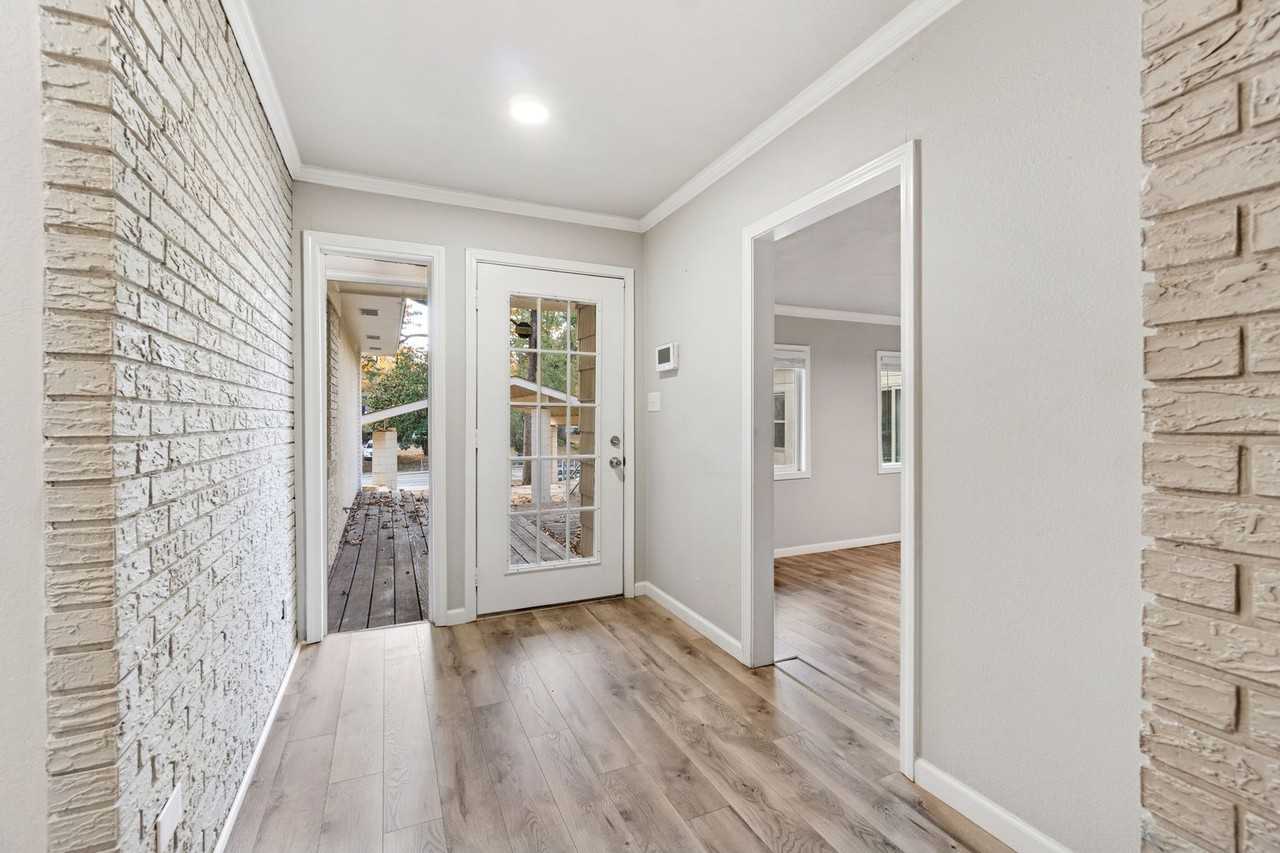 1430 N 50th St - Photo 4 of 48