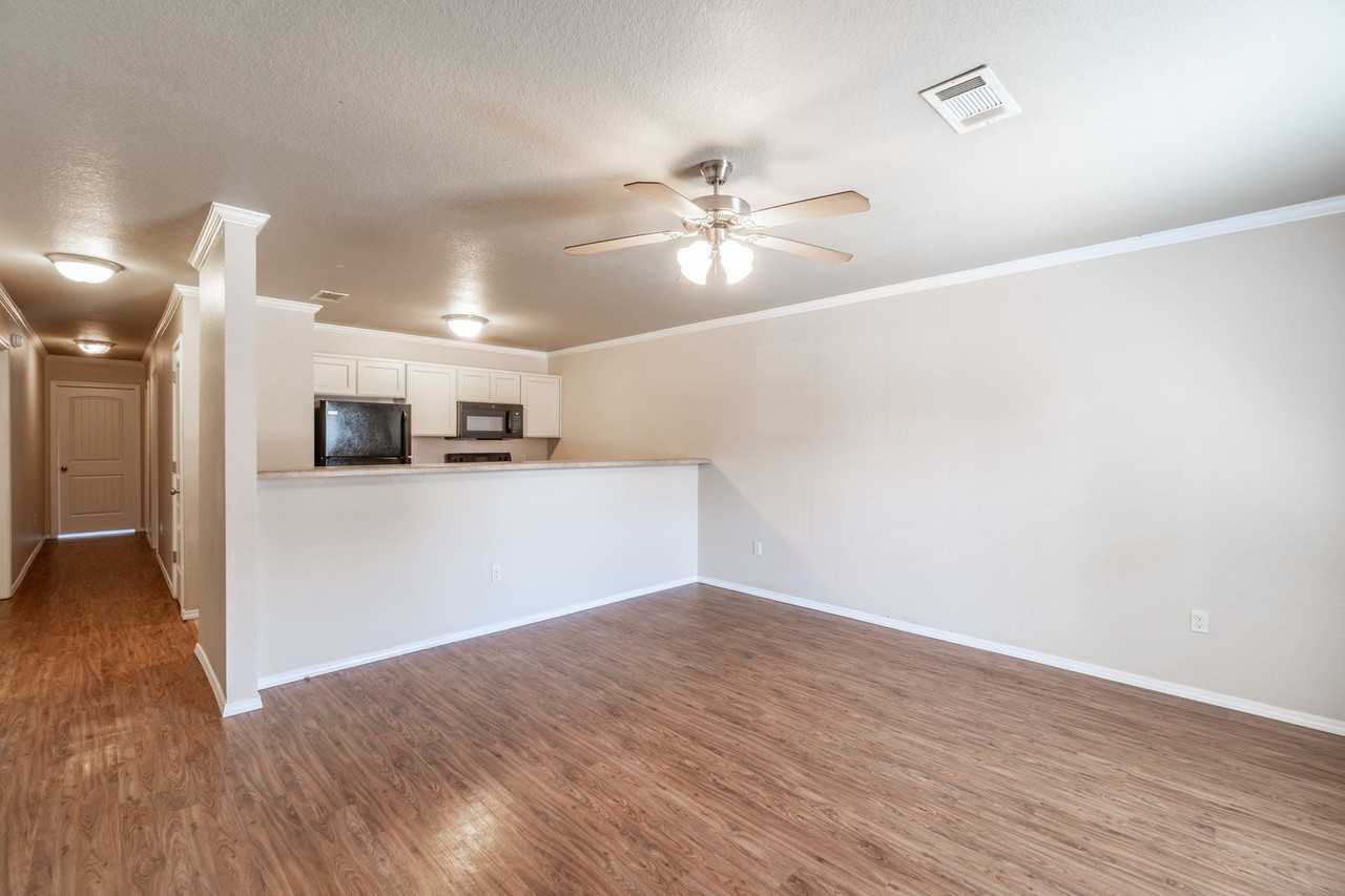 2763 Oakview Rd - Photo 2 of 14