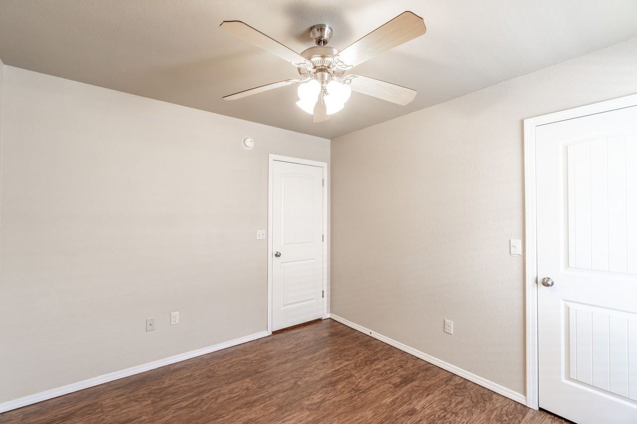 2763 Oakview Rd - Photo 7 of 14