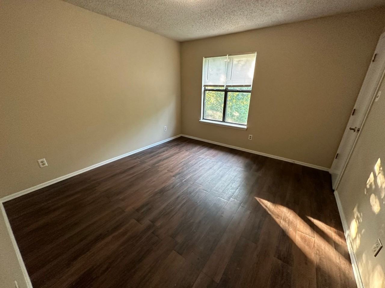 8510 Harvard Dr - Photo 3 of 6