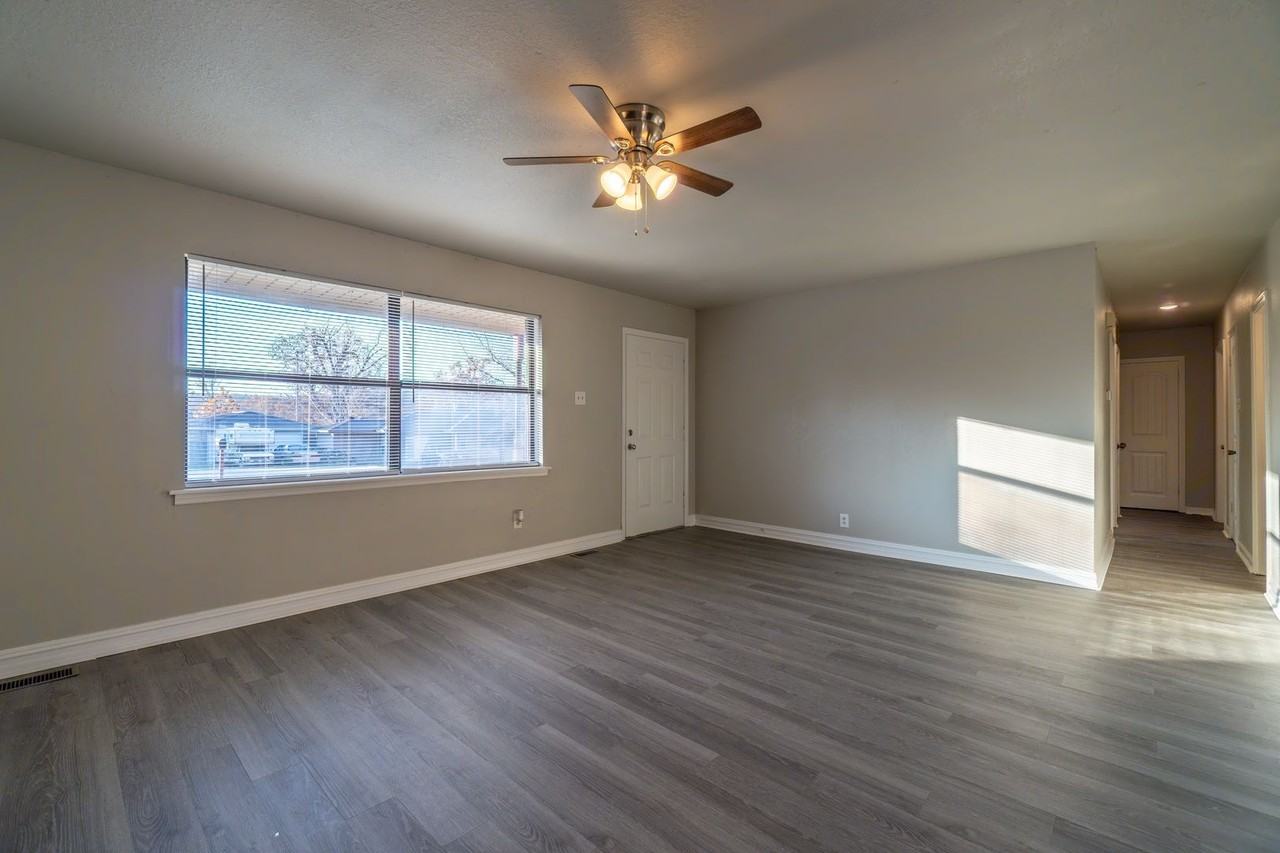 2700 Iris Way - Photo 2 of 16