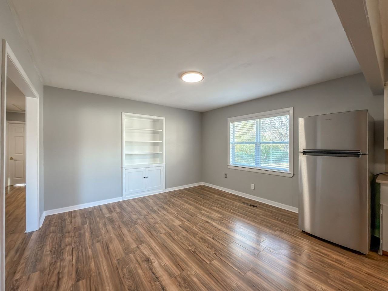 419 N Main St - Photo 5 of 18