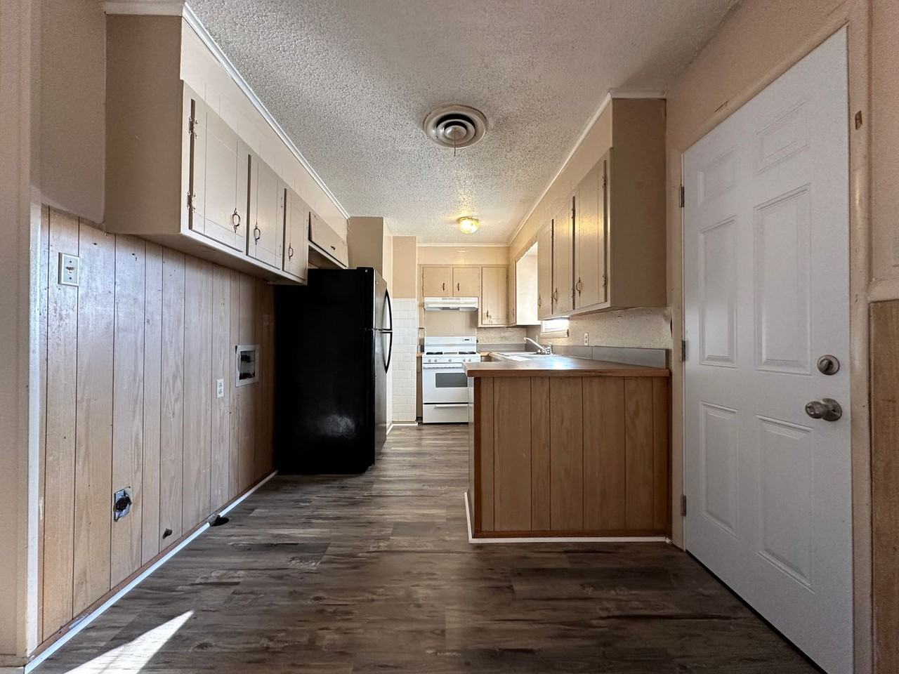 8022 Highway 271 S - Photo 5 of 14