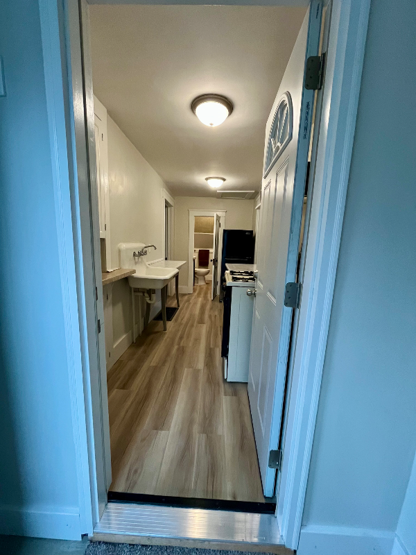 1411 1/2 Portland Ave - Photo 5 of 26