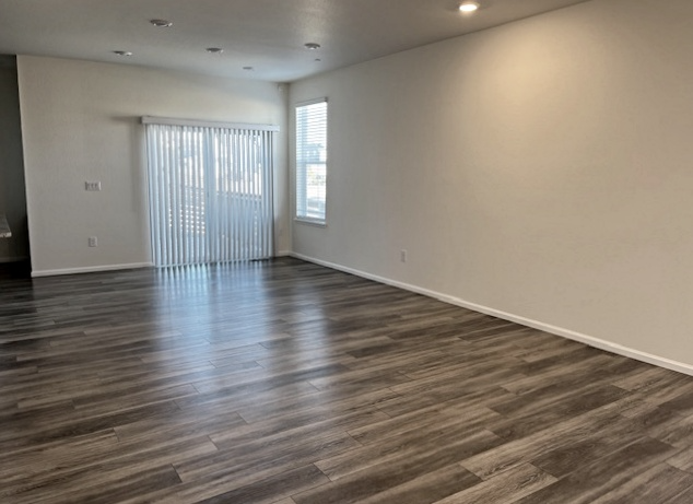 459 Zeppelin Way - Photo 5 of 20