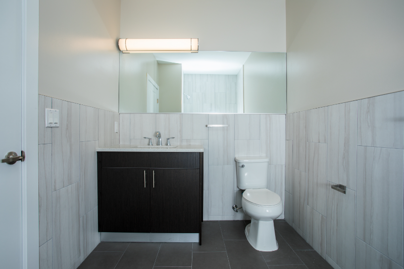 430 52nd St #405 - Photo 6 of 10