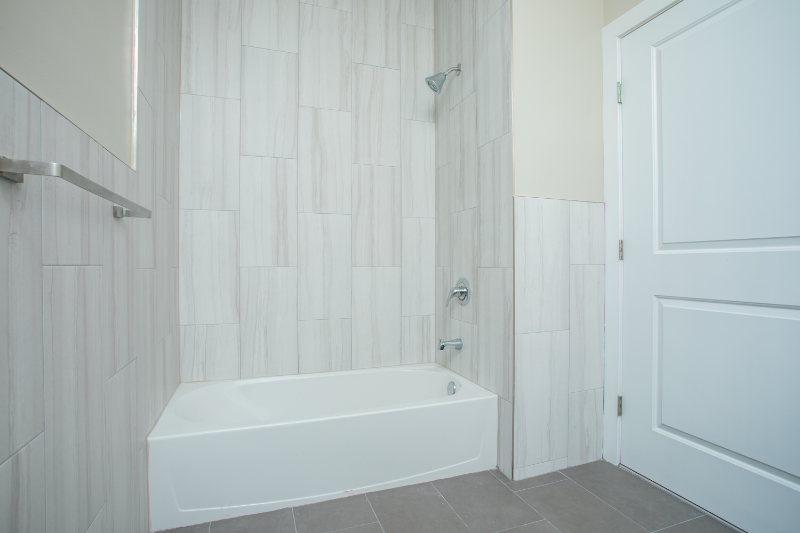 430 52nd St #405 - Photo 7 of 10