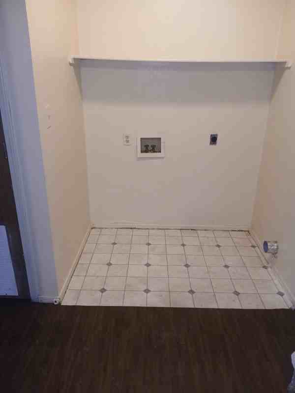 4301 Yorkshire Dr #40 - Photo 5 of 10