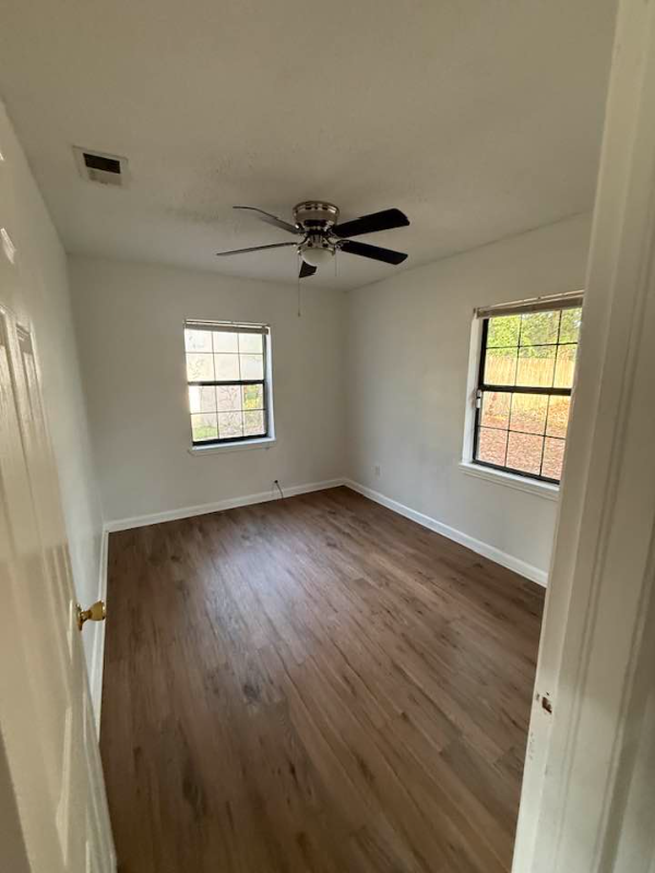 802 Apache St - Photo 5 of 14